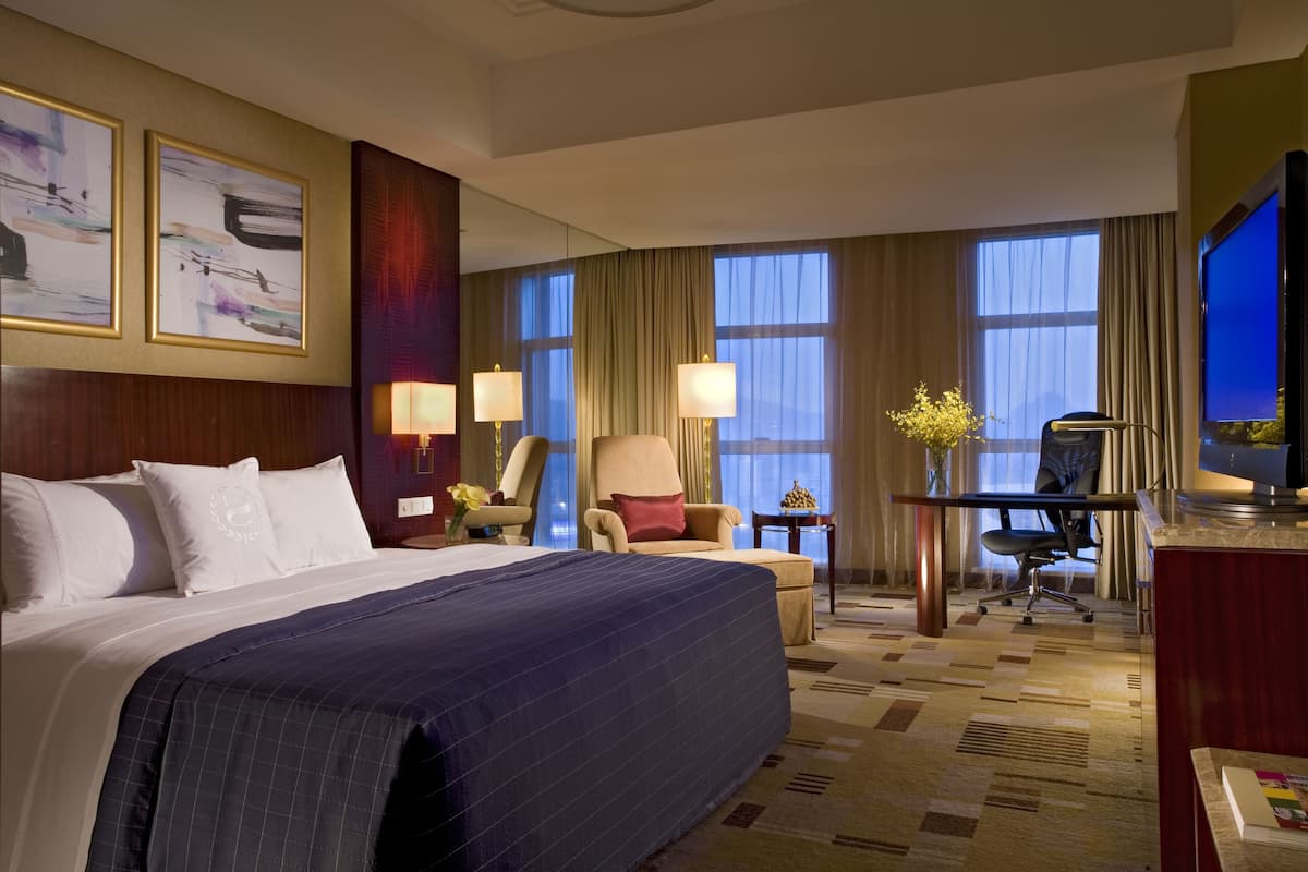 room, 1 king bed, non smoking | 1 bedroom, premium bedding, down duvets, memory-foam beds