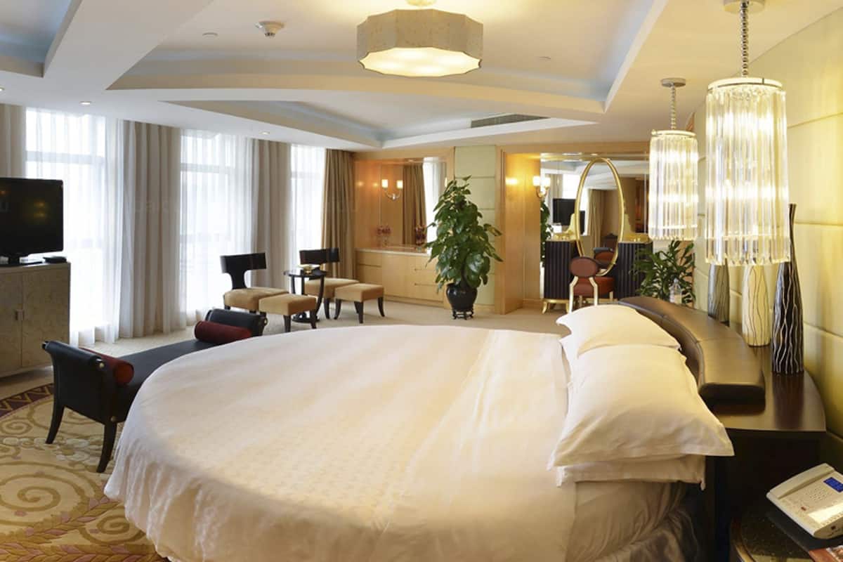 separate bathtub and shower, free toiletries, hair dryer, bathrobes