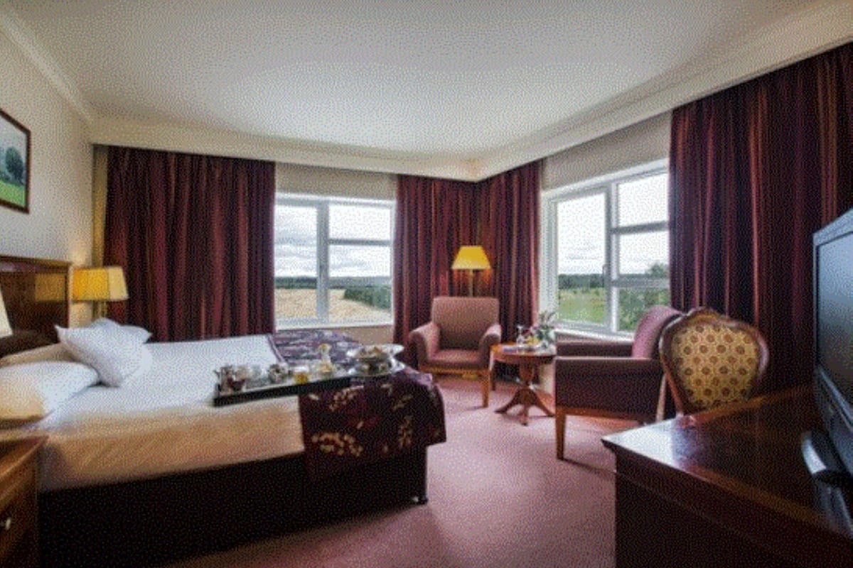 deluxe double room, multiple beds, golf view | 1 bedroom, in-room safe, desk, iron/ironing board