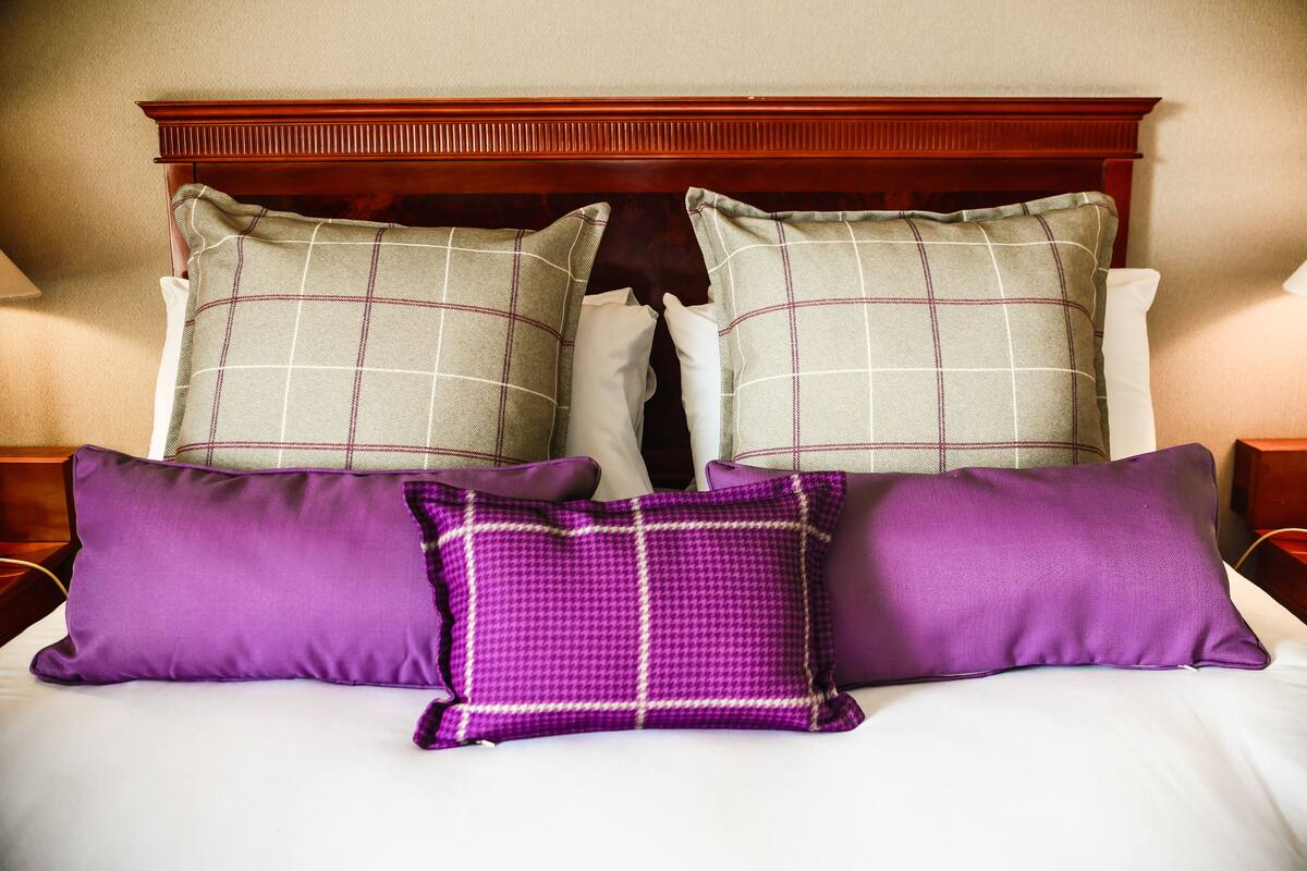Deluxe King Room | Safe på rommet, skrivebord, strykejern/-brett og wi-fi (inkludert)