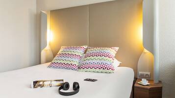 Standard Room, 1 Double Bed | Premium bedding, in-room safe, individually furnished, desk