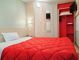 Habitación estándar, 1 cama doble | Escritorio, cortinas opacas, wifi gratis y ropa de cama