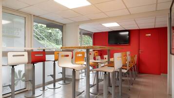 Petit déjeuner à emporter servi en semaine (6.90 EUR par personne)