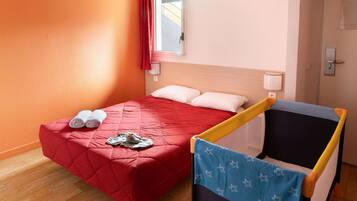 Standard Room, 1 Double Bed | Desk, free WiFi, bed sheets