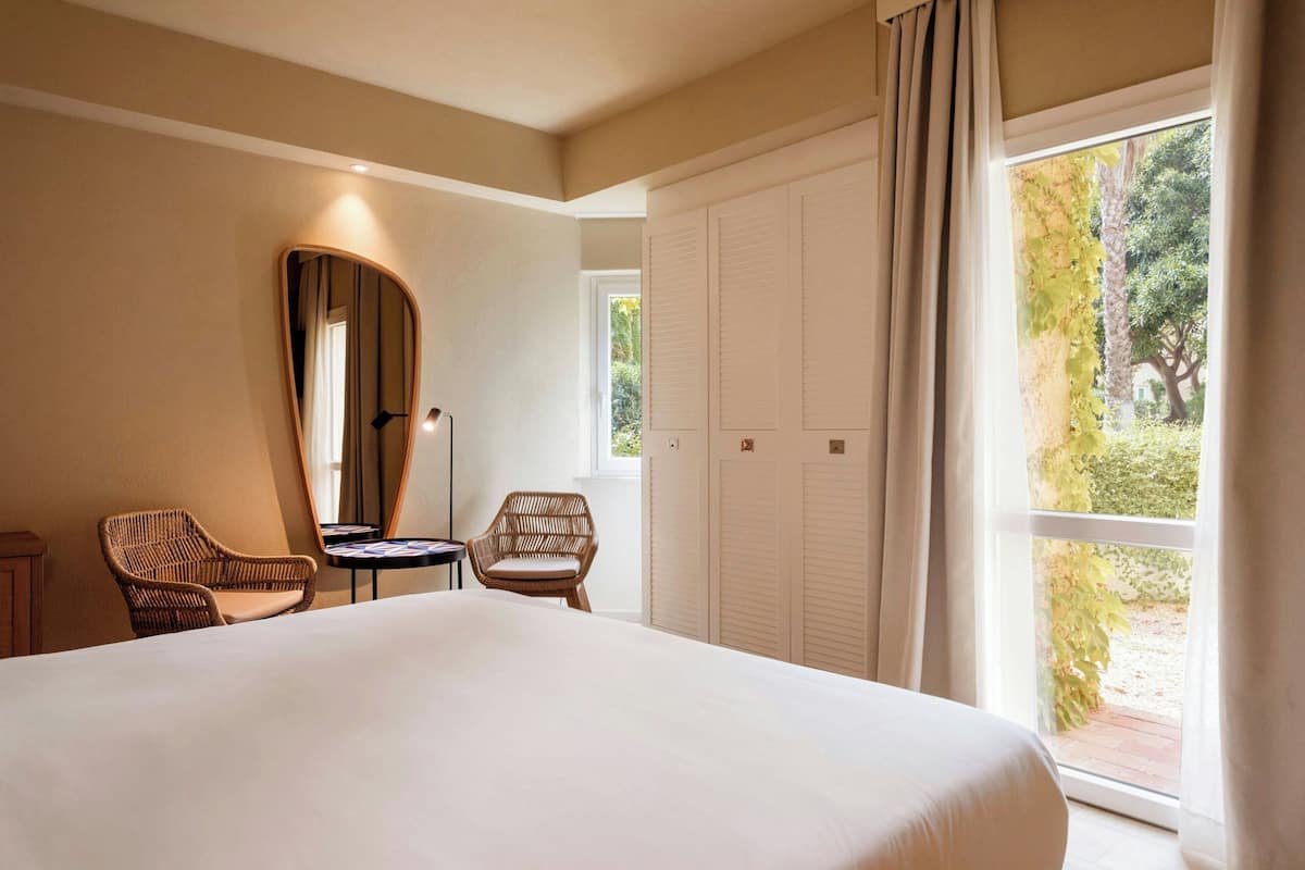 1 bedroom, in-room safe, desk, blackout drapes
