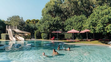 3 outdoor pools, pool umbrellas, pool loungers