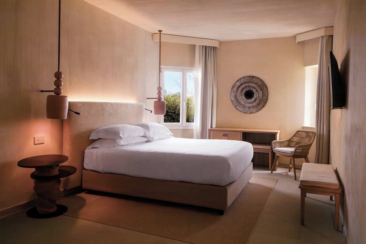 Swim Up Suite, 1 Bedroom, Non-Smoking. | 1 bedroom, in-room safe, desk, blackout drapes