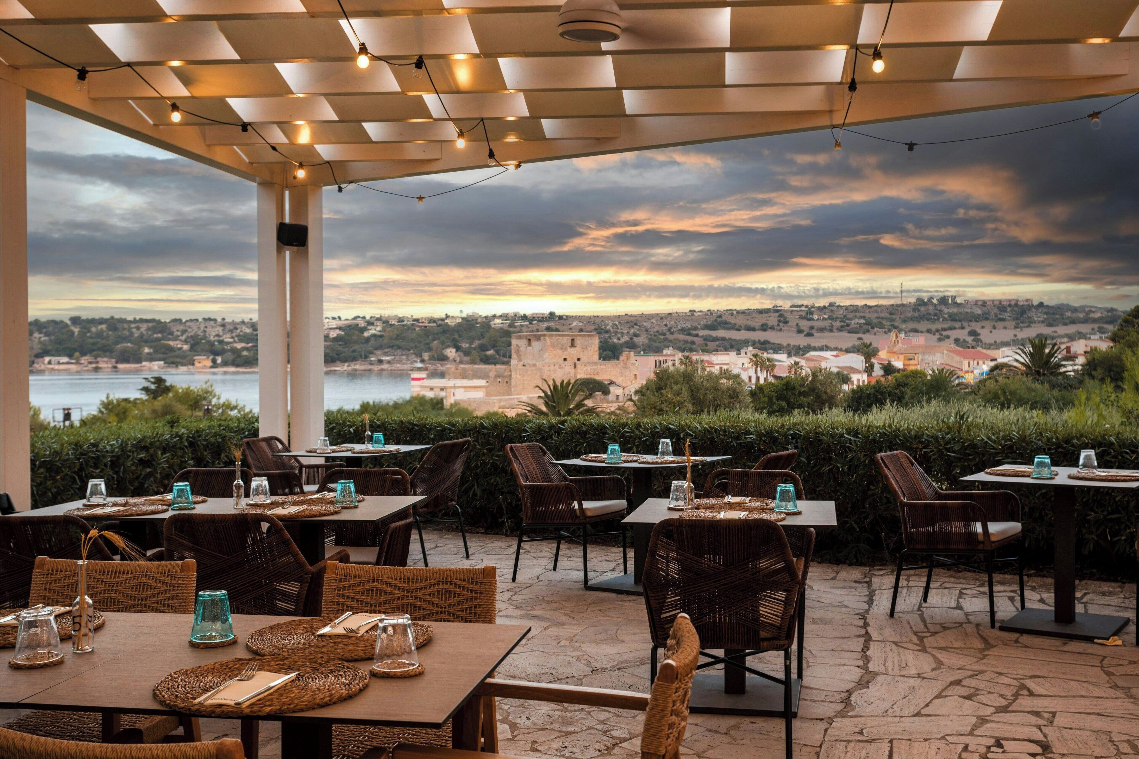 5 restaurantes; se sirven cenas y cocina mediterránea 