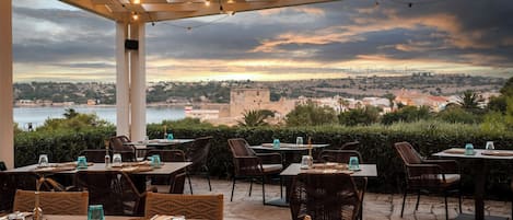 5 restaurants servant le souper, cuisine méditerranéenne