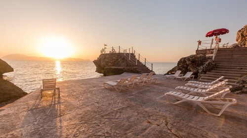 Perla del Golfo Resort