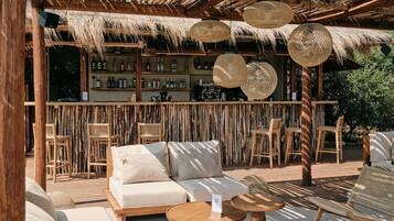 4 bars/lounges, beach bar