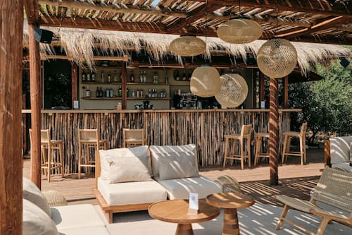 3 bars/lounges, beach bar