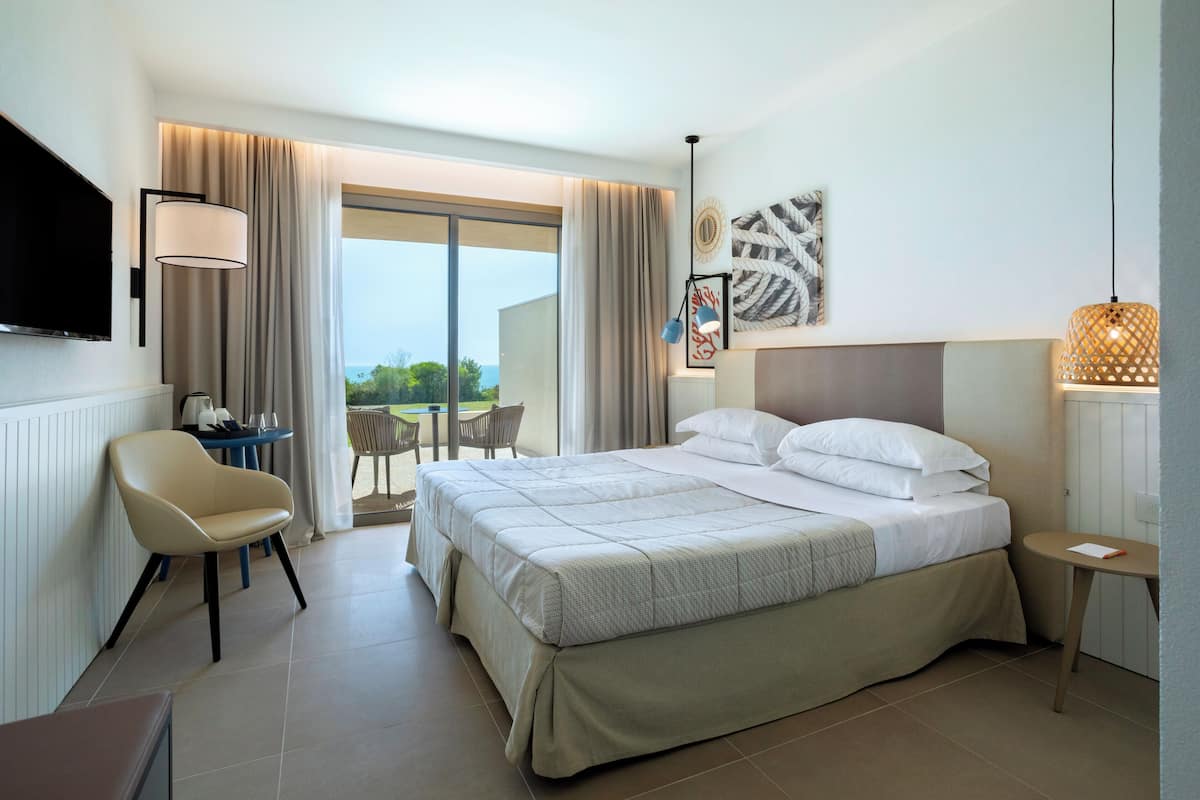 Classic Double Room, Sea View (includes 1 free Spa access per person per stay) | 客房內保險箱、免費無線上網、床單