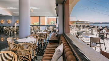3 restauranter; severer morgenmad og lokale og internationale retter