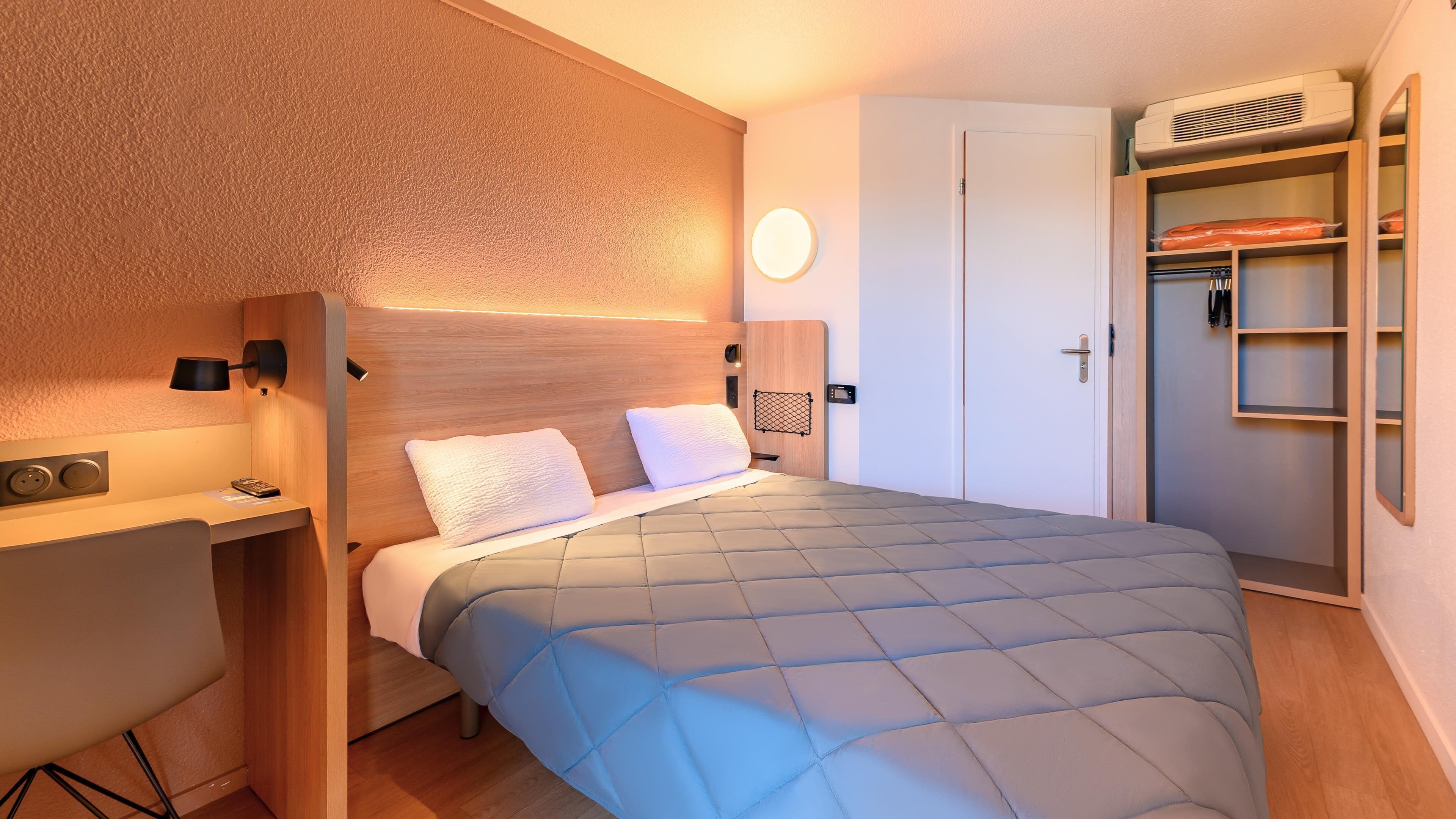 Habitación estándar, 1 cama Queen size | 1 habitación, ropa de cama de alta calidad y escritorio 
