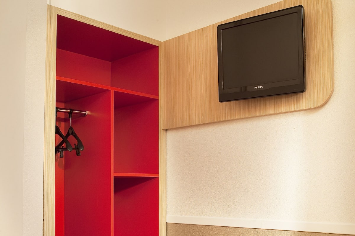 Standard Room, 3 Single Beds | 1 bedroom, premium bedding, desk, blackout curtains