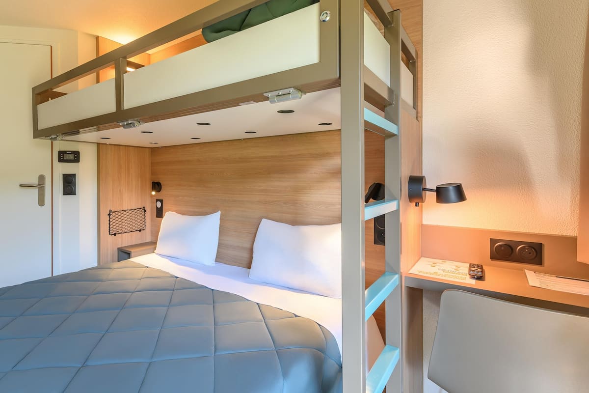 1 habitación, ropa de cama de alta calidad y escritorio