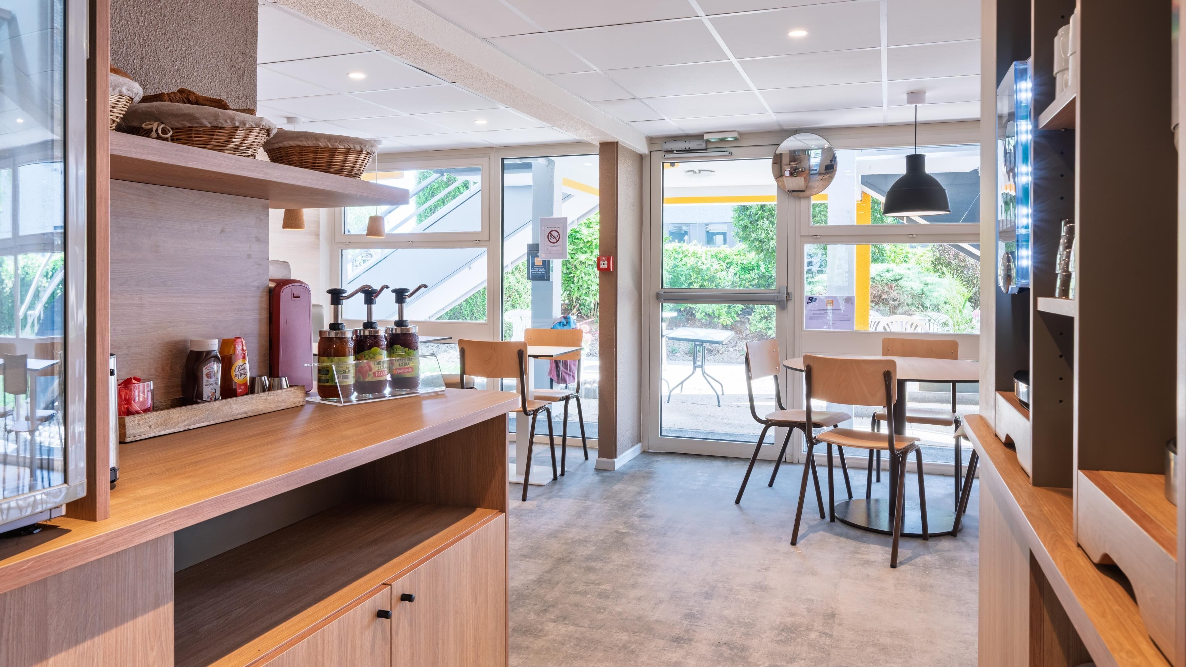 Dagelijks ontbijtbuffet (EUR 6.90 per persoon)