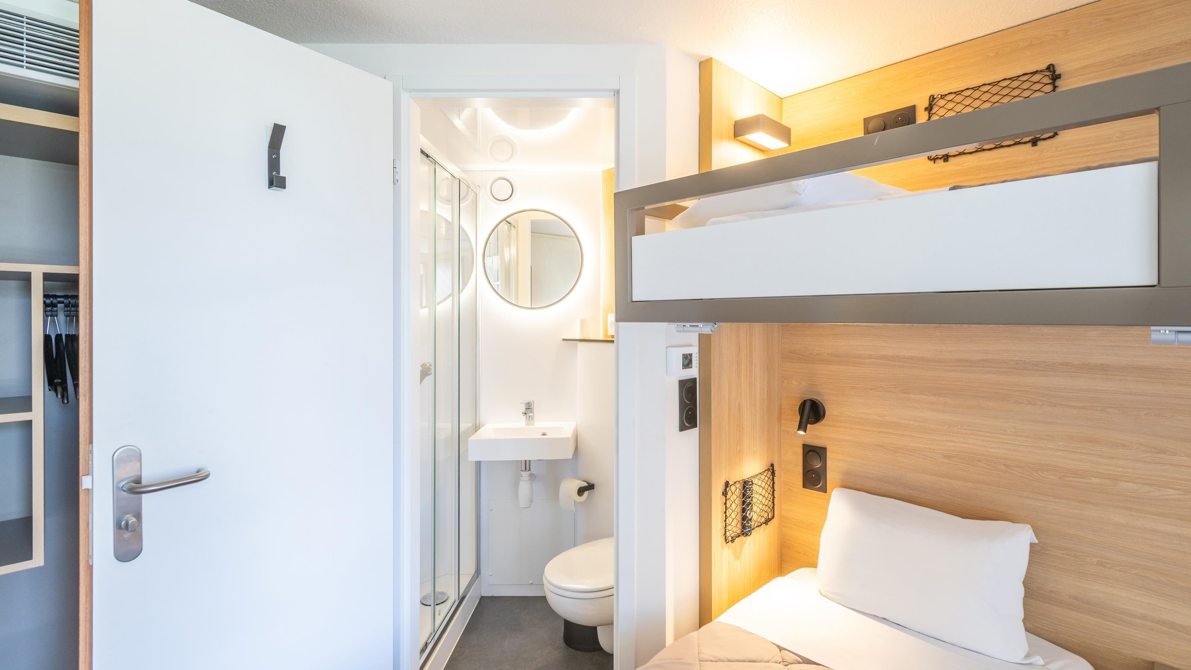 Bureau, rideaux occultants, chambres insonorisées, Wi-Fi gratuit