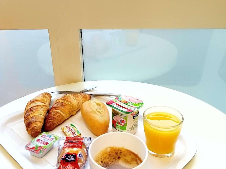Daily buffet breakfast for a fee