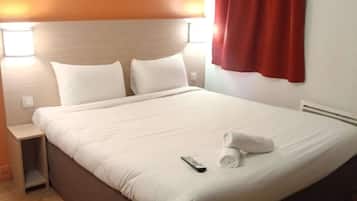 Standard Room, 1 Double Bed | Laptop workspace, free cribs/infant beds, free WiFi, bed sheets