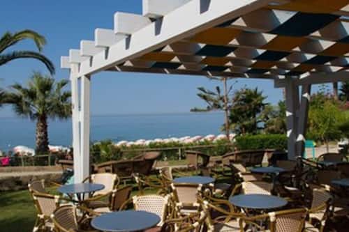 2 Bars/Lounges, Strandbar