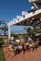 2 bares, bar en la playa