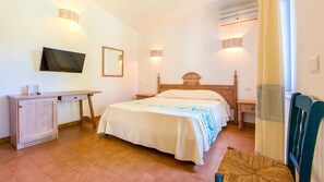 In-room safe, desk, blackout drapes - Agrustos Village (Budoni)