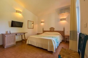 In-room safe, desk, blackout curtains