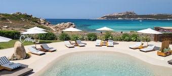 Mangia's Santa Teresa Sardinia, Curio Collection by Hilton