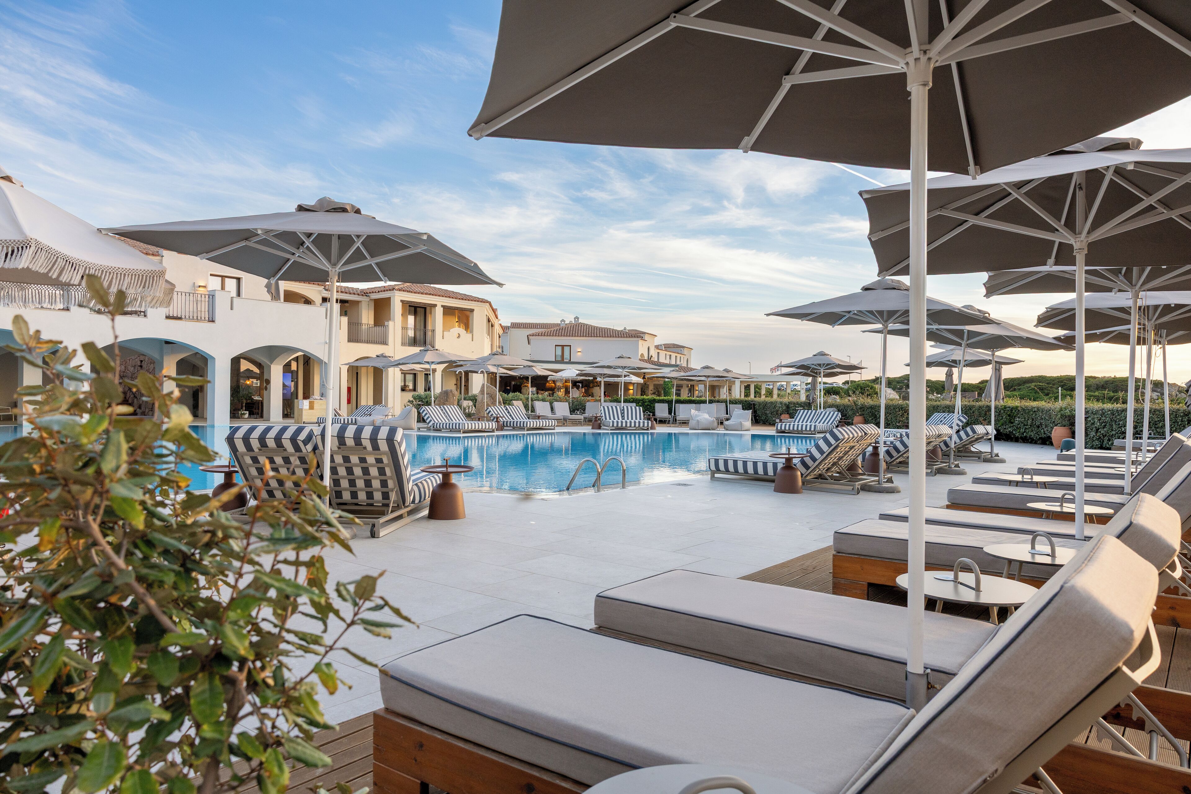 2 outdoor pools, pool umbrellas, sun loungers
