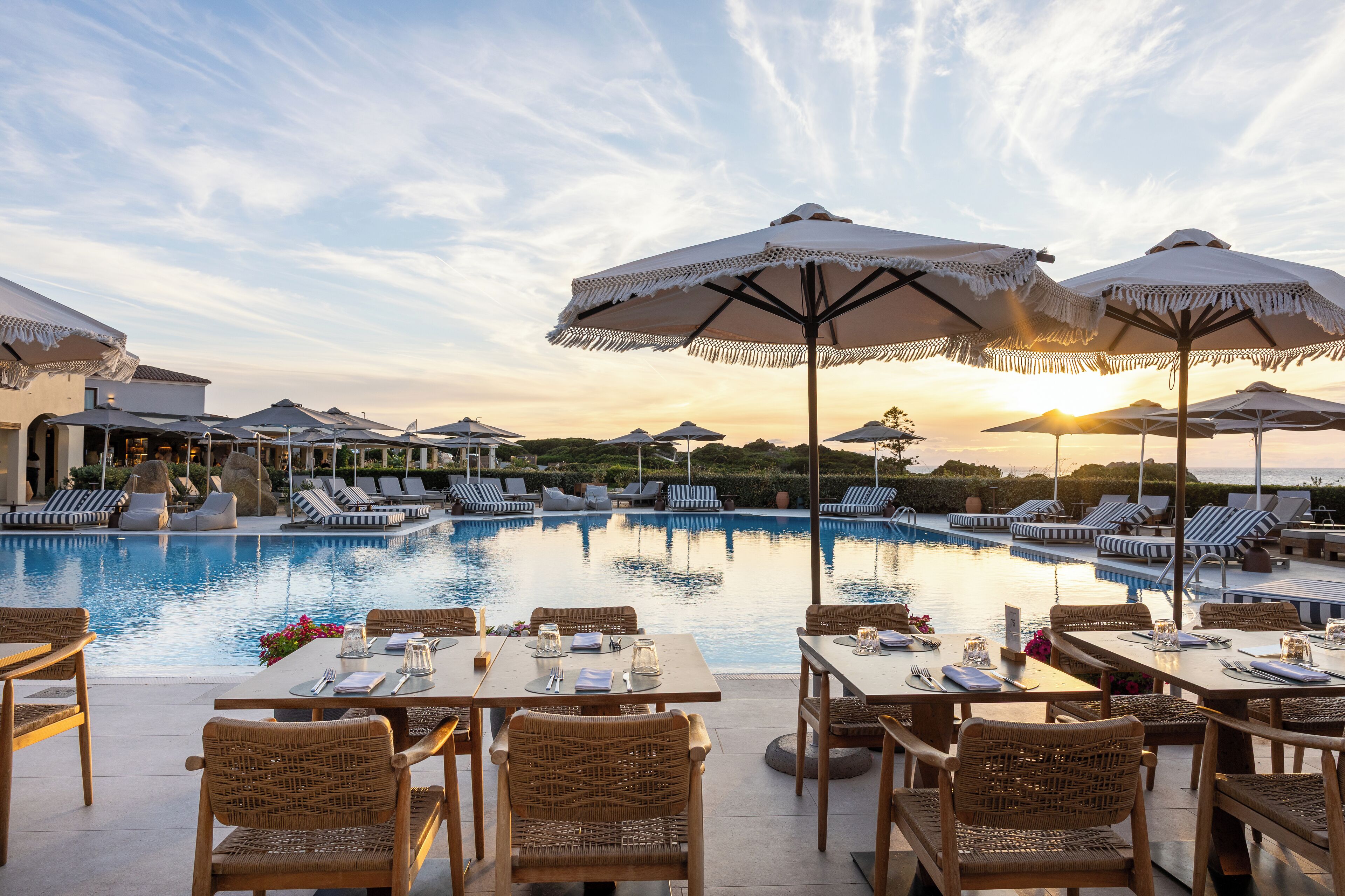 2 restaurants, breakfast served