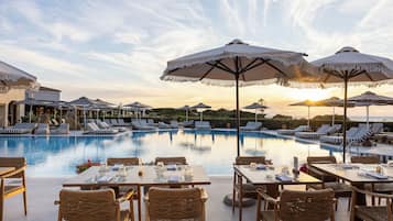 2 restaurants, breakfast served