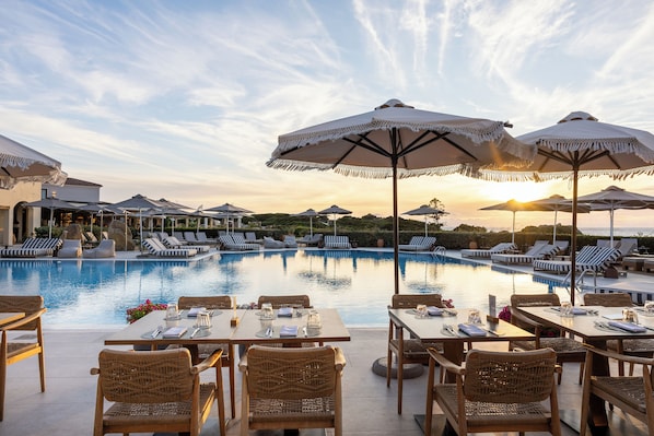 2 restaurants, breakfast served