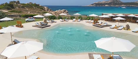 2 restaurantes; se sirven desayunos