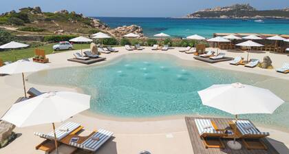 Mangia's Santa Teresa Sardinia, Curio Collection by Hilton