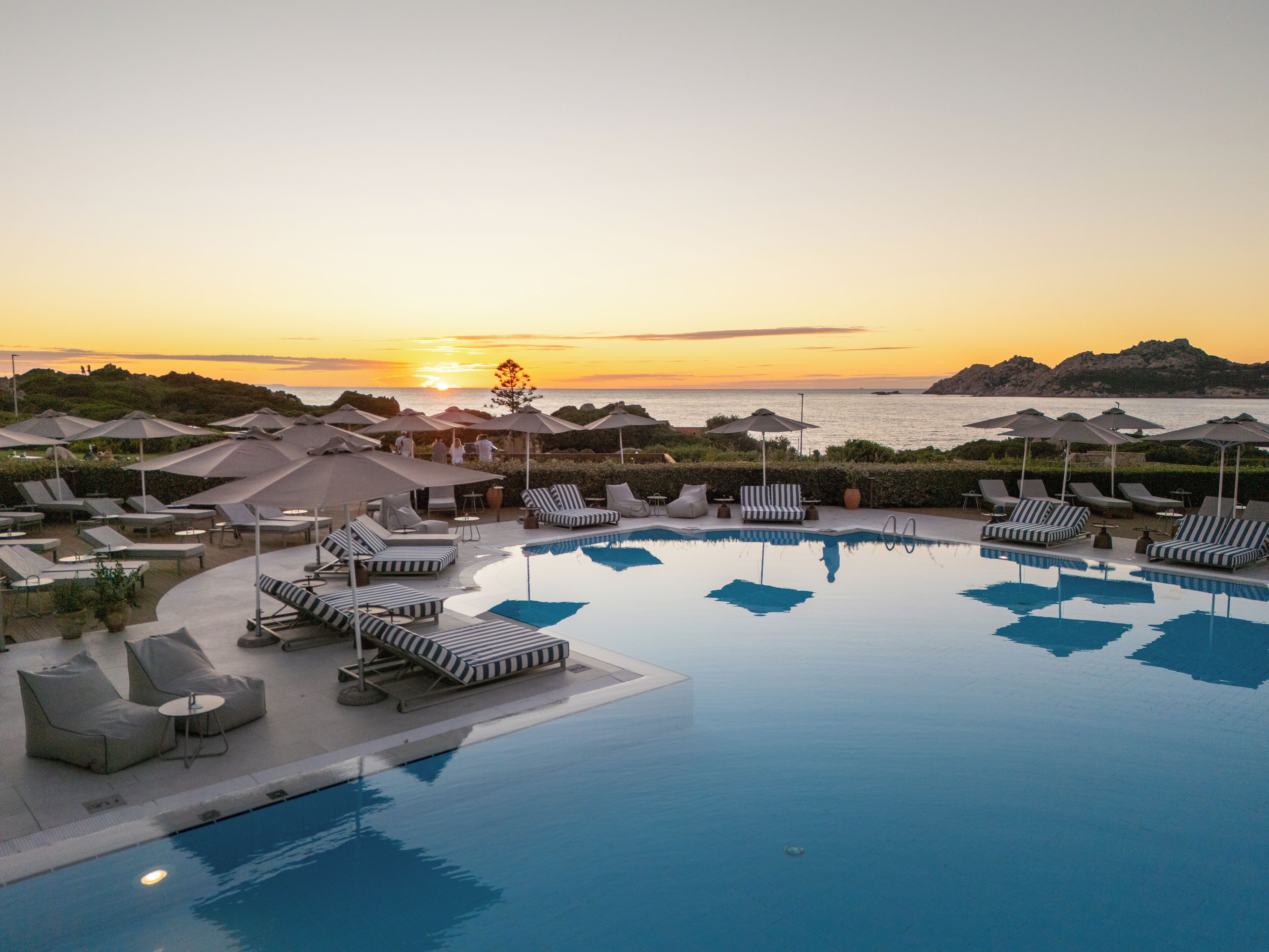 2 outdoor pools, pool umbrellas, sun loungers