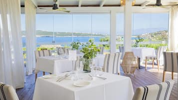 2 restaurants, breakfast served