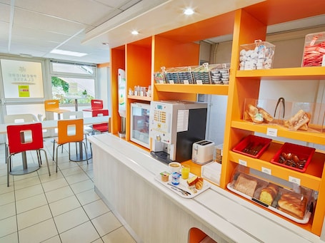 Desayuno buffet diario (EUR 7.5 por persona)