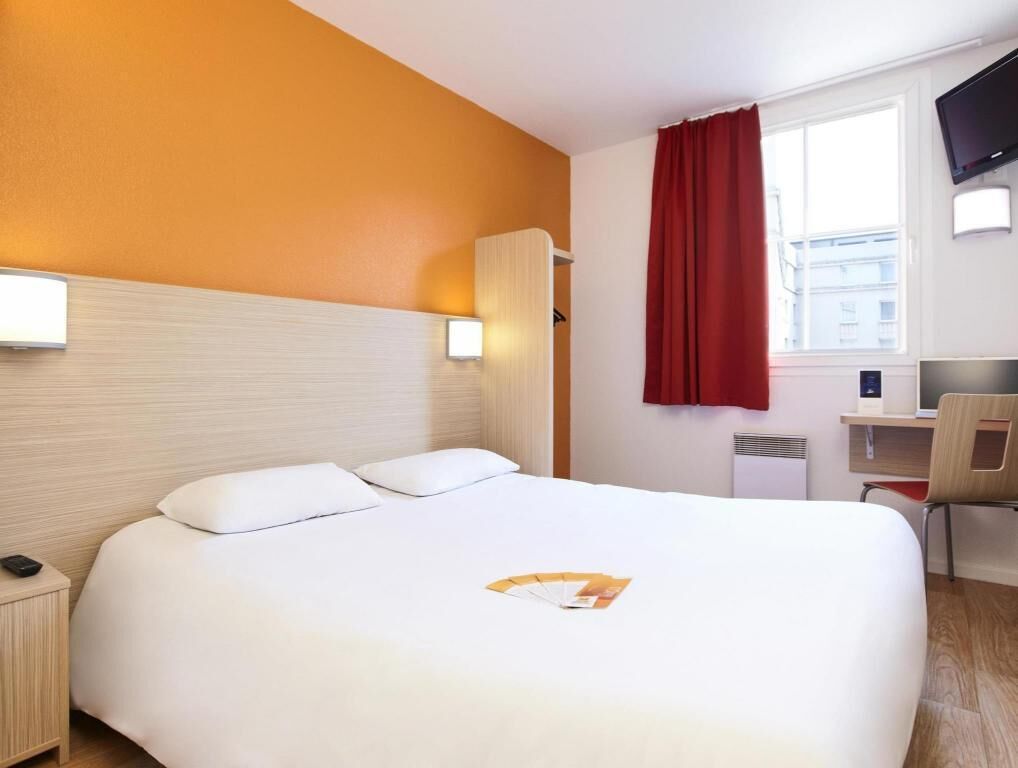 Pillow-top beds, desk, laptop workspace, blackout curtains