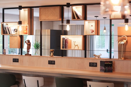 Restaurant. Hôtel Premiere Classe Melun Senart - Vert Saint Denis