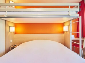 Pillow-top beds, desk, laptop workspace, blackout curtains - Hôtel Premiere Classe Melun Senart - Vert Saint Denis (Vert-Saint-Denis)