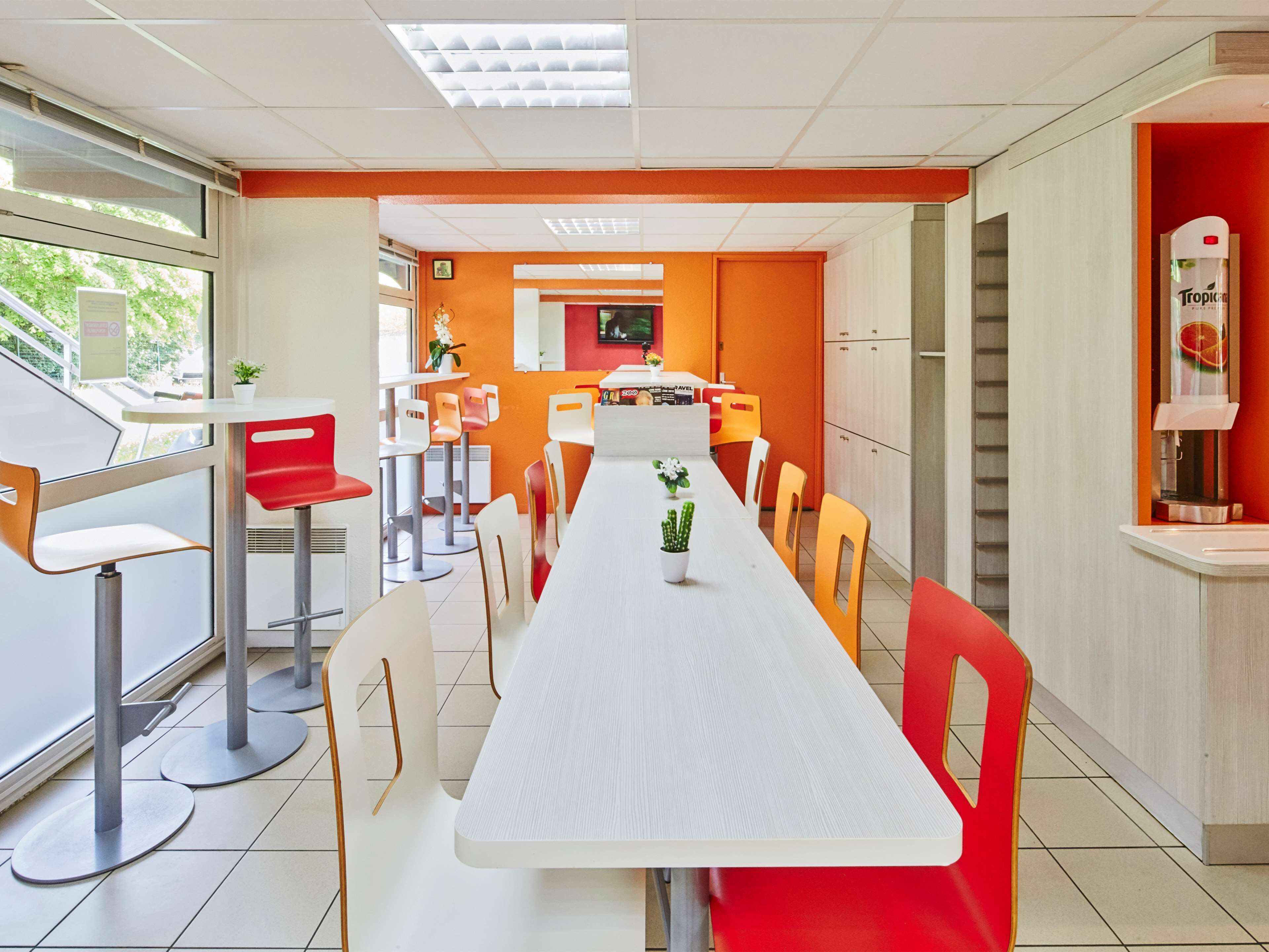 Petit déjeuner buffet servi tous les jours en supplément