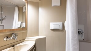 Douche, articles de toilette écologiques, serviettes fournies, savon