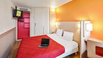 Standard Room, 1 Double Bed | Desk, blackout drapes, soundproofing, free cribs/infant beds