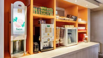 Desayuno buffet diario (EUR 6.20 por persona)