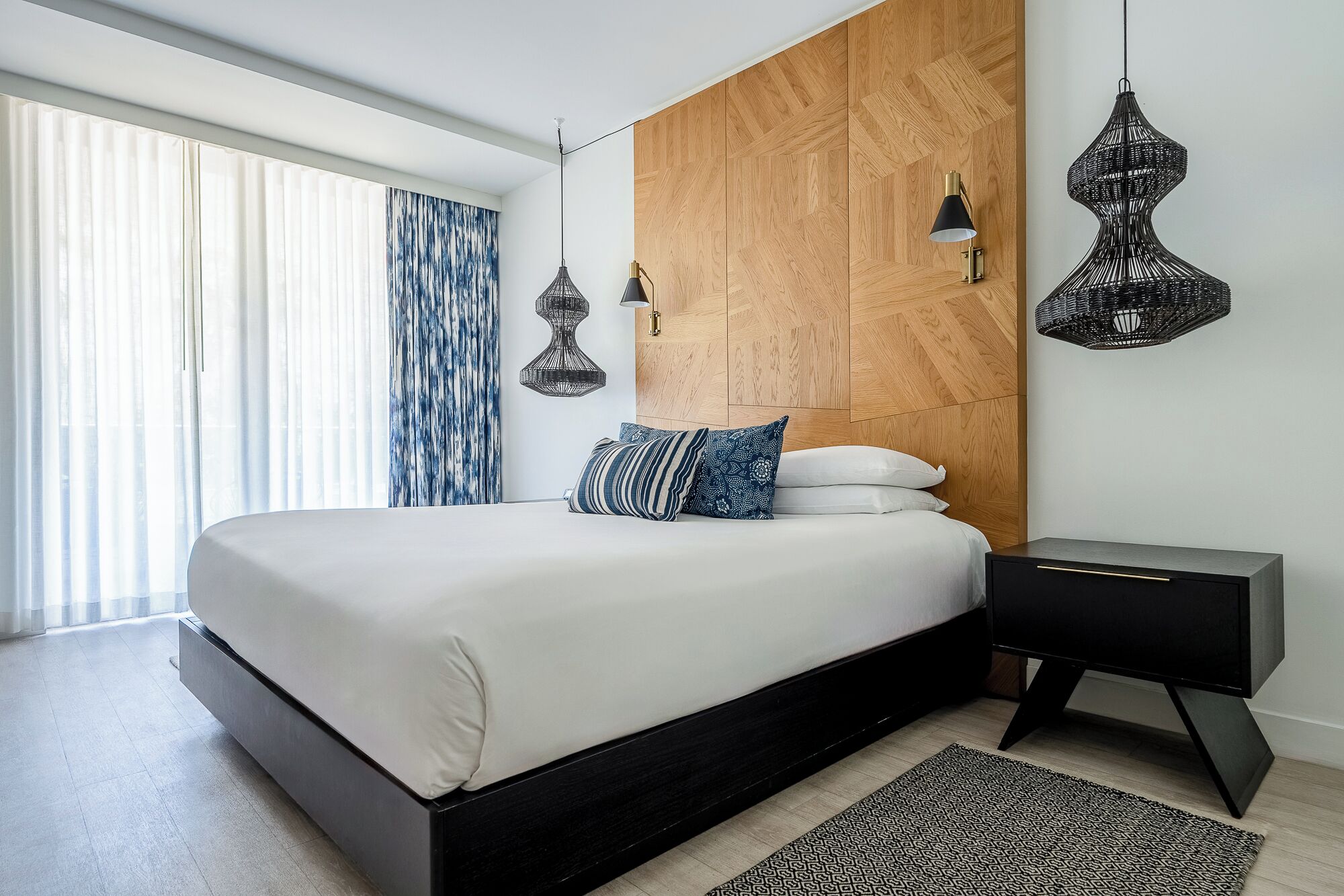 Superior-huone, 1 suuri parisänky | Italialaiset Frette-lakanat, ylelliset vuodevaatteet, untuvapeitot