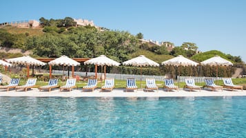 2 outdoor pools, pool umbrellas, pool loungers