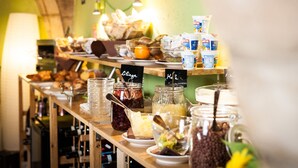 A breakfast buffet with various food items and beverages. - Green Village Assisi (Assisi)