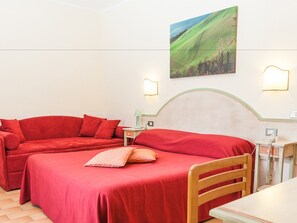 Cots/infant beds, free WiFi